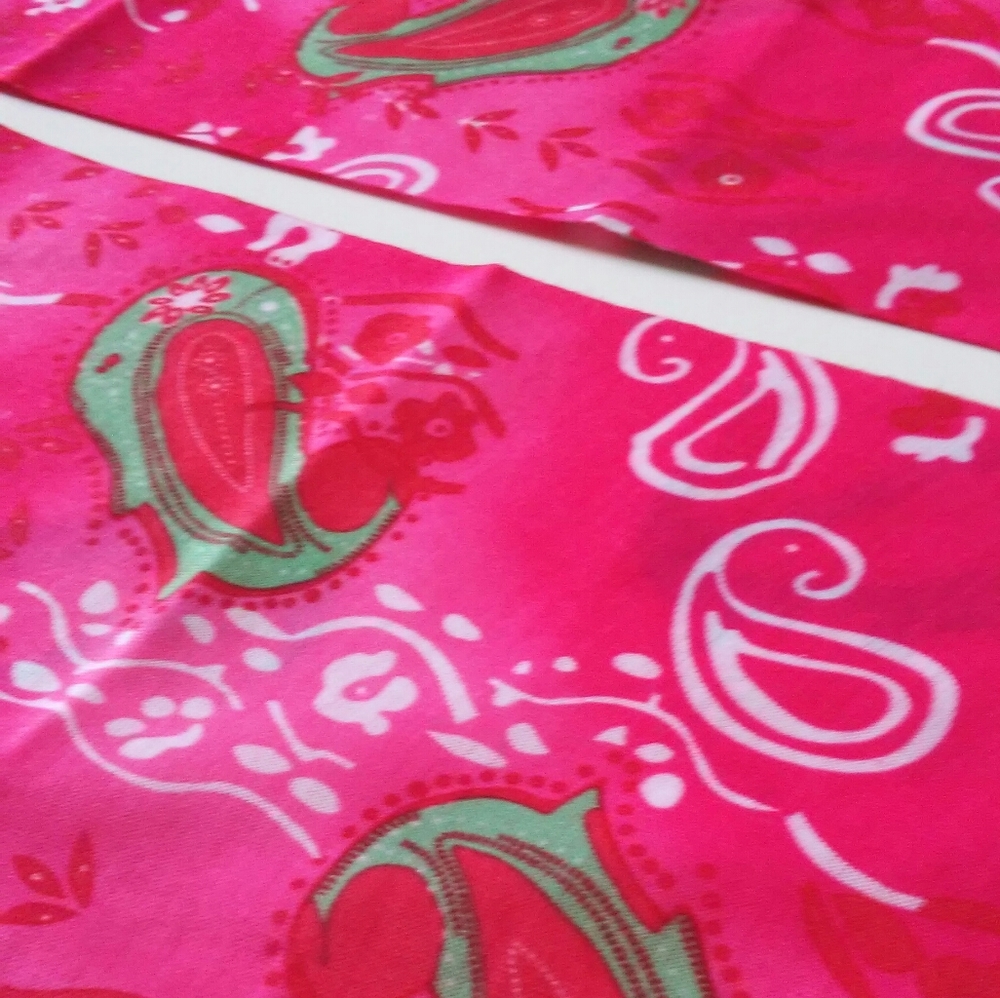 2 Pack - New Hot Stretchy Scarf Strawberry Outdoor Workout Neck Gaiter - Picture 2 of 5